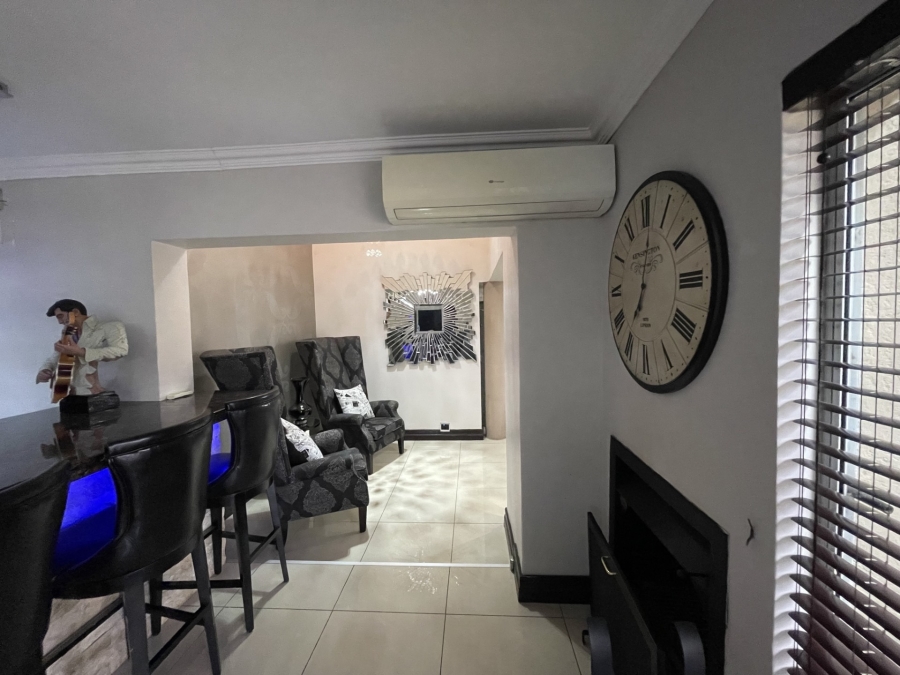 4 Bedroom Property for Sale in Heuwelsig Free State